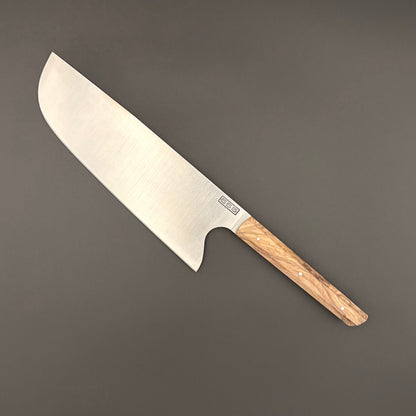 Couteau de chef artisanal Titan d’inspiration japonaise avec manche en olivier
